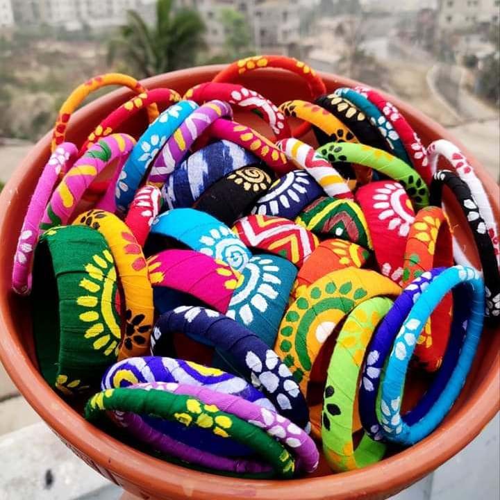 হাতের তৈরী চুড়ি